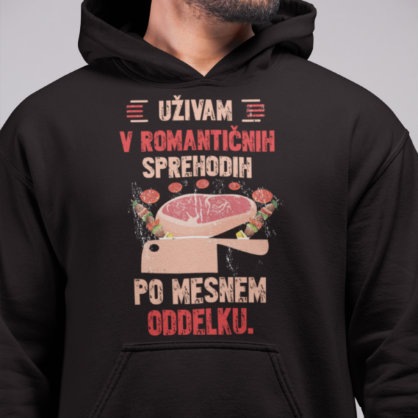 Kapucar Uživam V Romantičnih Sprehodih Po Mesnem Oddelku
