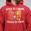 Kapucar Napaja Se Z Ognjem, Poganja Ga Pogum