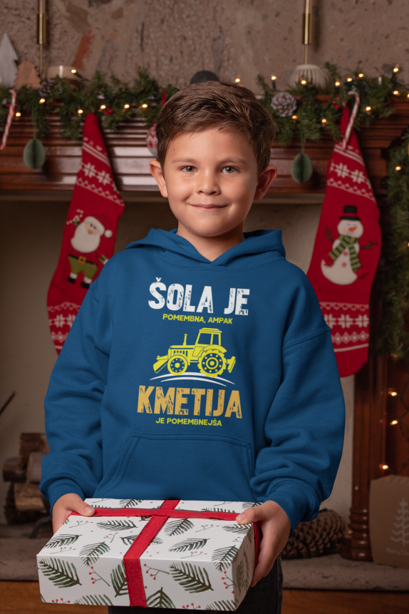 Otroški Kapucar Šola Je Pomembna, Ampak Kmetija Je Pomembnejša