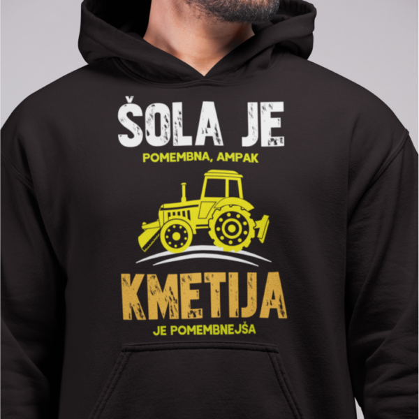 Kapucar Šola Je Pomembna, Ampak Kmetija Je Pomembnejša