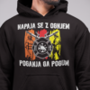 Kapucar Napaja Se Z Ognjem, Poganja Ga Pogum
