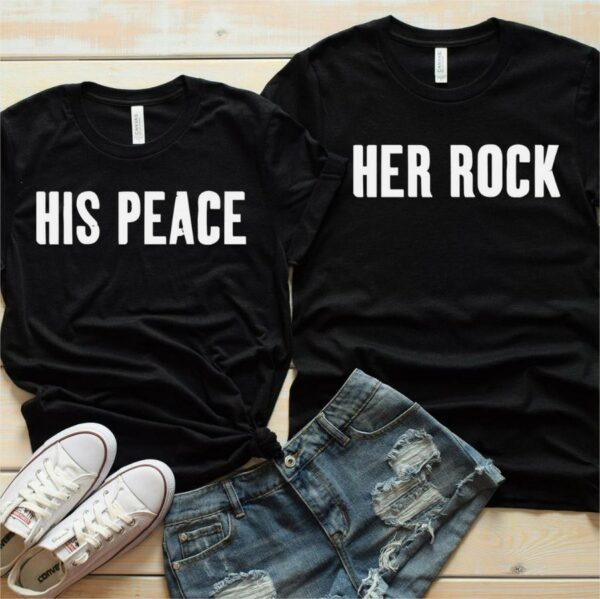 a_2_900x_900x_900x_900x_2c72d969-9547-410e-a9c5-e63382f18ad7.jpg Majica Za Pare Her Rock & His Peace