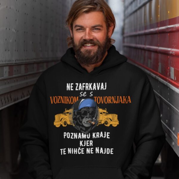 Kapucar Ne Zafrkavaj Se S Voznikom Tovornjaka
