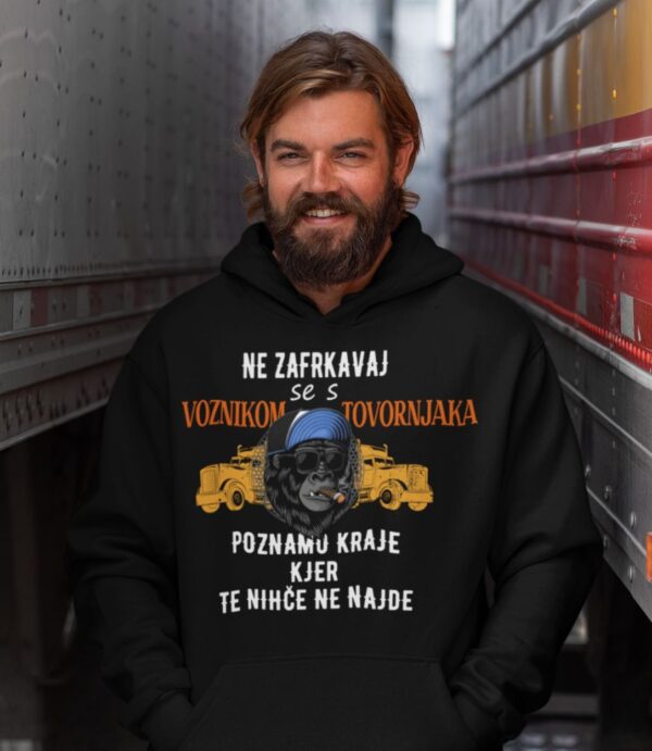 Kapucar Ne Zafrkavaj Se S Voznikom Tovornjaka