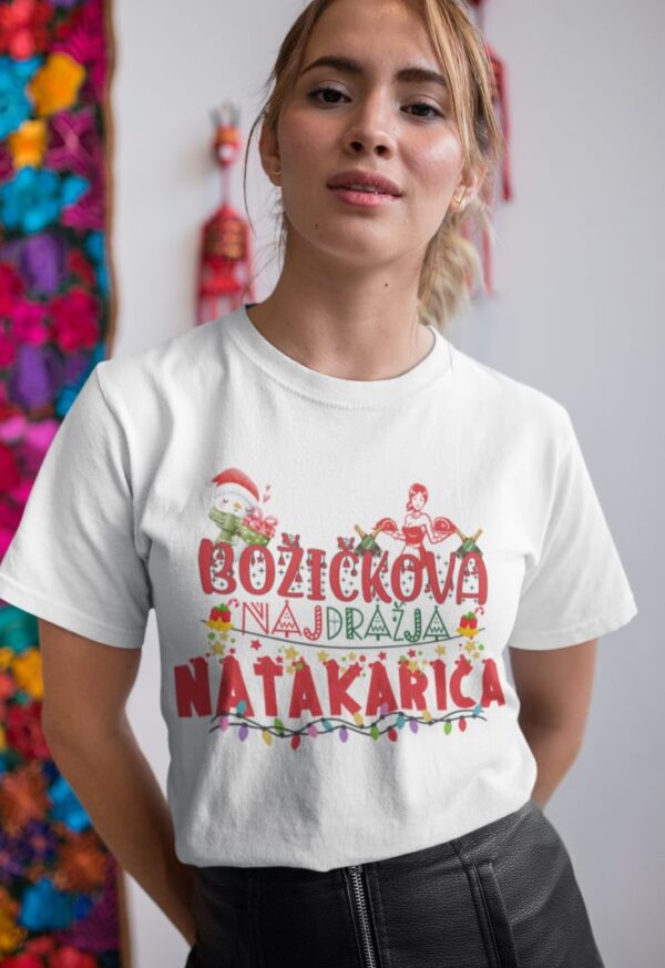 mockup.of_.a.casual.cool_.girl_.wearing.a.tee_.26648_7f697140-196e-479b-ba91-0a6eba7cd96f.jpg Majica Božičkova Najdražja Natakarica