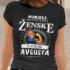 mockup.of_.a.woman_.wearing.a.crewneck.t.shirt_.2015.el1_.118_1.jpg Majica Ne Podcenjuj Ženske - Avgusta