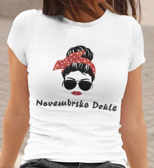 mockup.of_.a.woman_.wearing.a.crewneck.t.shirt_.2015.el1_.275_2.jpg Majica Novembrsko Dekle