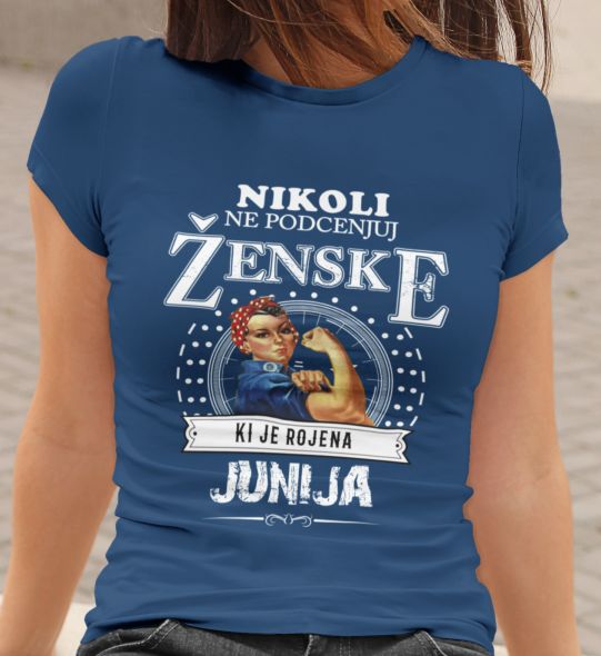 mockup.of_.a.woman_.wearing.a.crewneck.t.shirt_.2015.el1_.45_ffa46bca-c983-4084-89b1-c41f2806c1e3.jpg Majica Ne Podcenjuj Ženske - Junij
