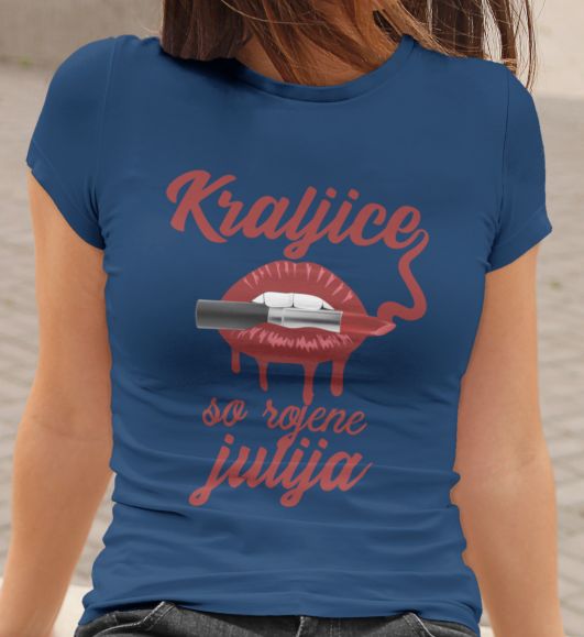 mockup.of_.a.woman_.wearing.a.crewneck.t.shirt_.2015.el1_.563.jpg Majica Kraljice So Rojene Julija
