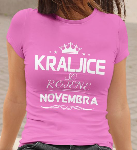 mockup.of_.a.woman_.wearing.a.crewneck.t.shirt_.2015.el1_.646.jpg Kraljice So Rojene Novembra