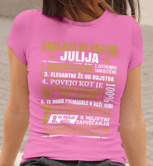 mockup.of_.a.woman_.wearing.a.crewneck.t.shirt_.2015.el1_.73.jpg Majica Kraljice So Rojene Julija