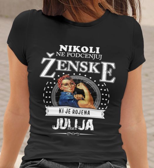 mockup.of_.a.woman_.wearing.a.crewneck.t.shirt_.2015.el1_.78.jpg Majica Ne Podcenjuj Ženske Julij