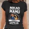 mockup.of_.a.woman_.wearing.a.crewneck.t.shirt_.2015.el1_.87_2085e4eb-2e1c-45ba-9030-87a416d5050c.jpg Majica Ne Podcenjujte Mamu Srpnju