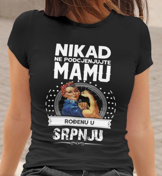 mockup.of_.a.woman_.wearing.a.crewneck.t.shirt_.2015.el1_.87_2085e4eb-2e1c-45ba-9030-87a416d5050c.jpg Majica Ne Podcenjujte Mamu Srpnju