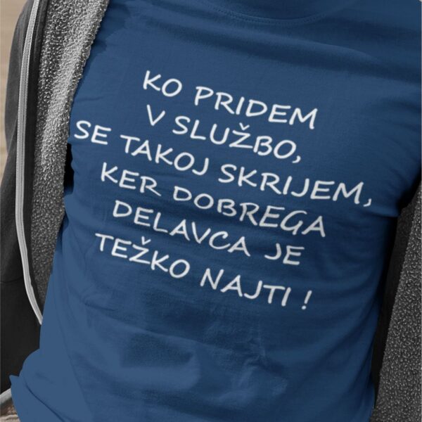 Outlet Majica Ko pridem v službo, se takoj skrijem, ker dobrega delavca je težko najti!