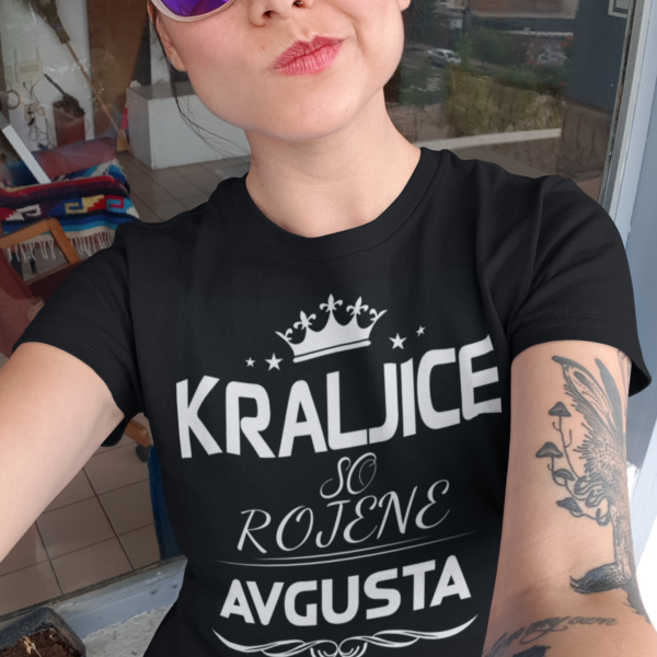 Outlet Majica Kraljice So Rojene - Avgust
