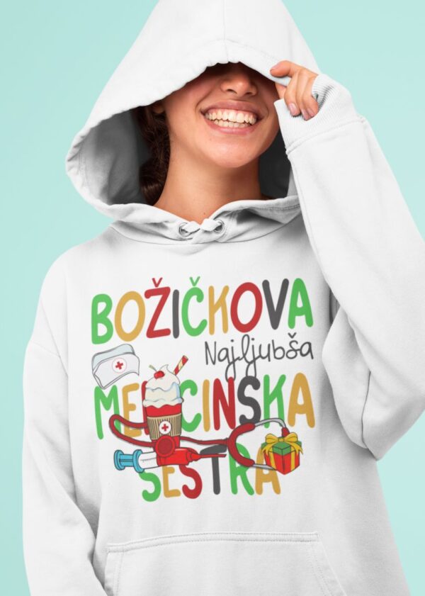 pullover.hoodie.mockup.featuring.a.woman_.laughing.in_.a.studio.32828a.16_1062d6b5-ed32-43a8-baef-a537259593a8.jpg Jopica Božičkova Najdražja Medicinska Sestra