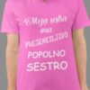 studio.mockup.of_.a.woman_.grabbing.her_.t.shirt_.32941.jpg Majica - Moja sestra ima presenetljivo popolno sestro