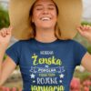 t-shirt-mockup-of-a-happy-woman-wearing-a-large-sun-hat-22504_3.jpg Majica Nobena Ženska Ni Popolna - JANUAR (NOVO)