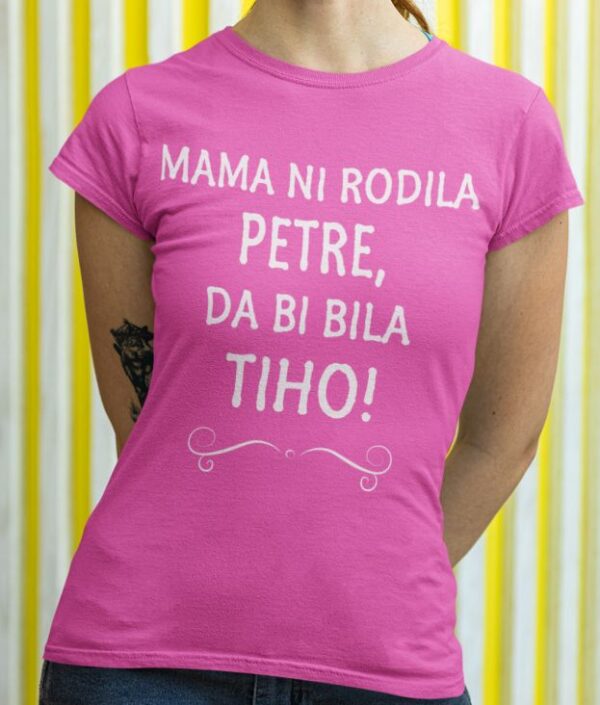 t.shirt_.mockup.of_.a.woman_.making.a.funny_.face_.in_.front_.of_.a.striped.wall_.m22370.2.jpg Majica Mama Ni Rodila Petre, Da Bi Bila Tiho