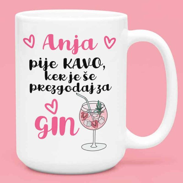 Skodelica – Pije Kavo, Ker Je Še Prezgodaj Za Gin